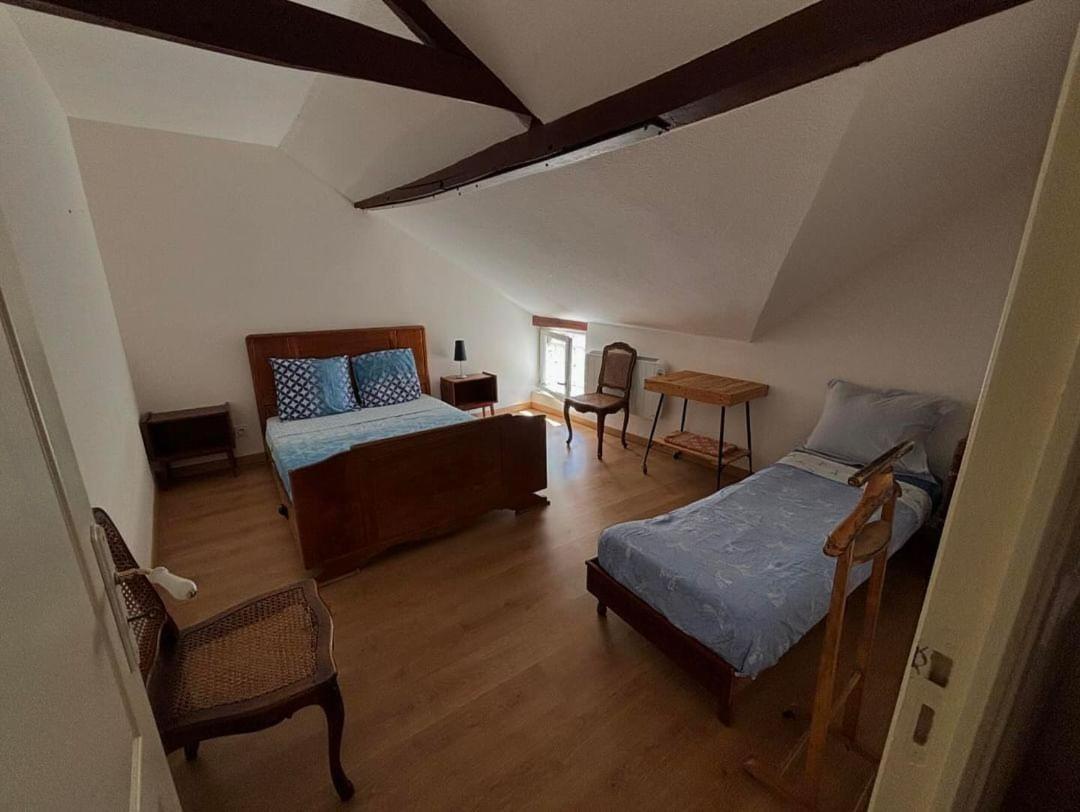 Hotel Chic Et Relax Montmarault Exterior foto